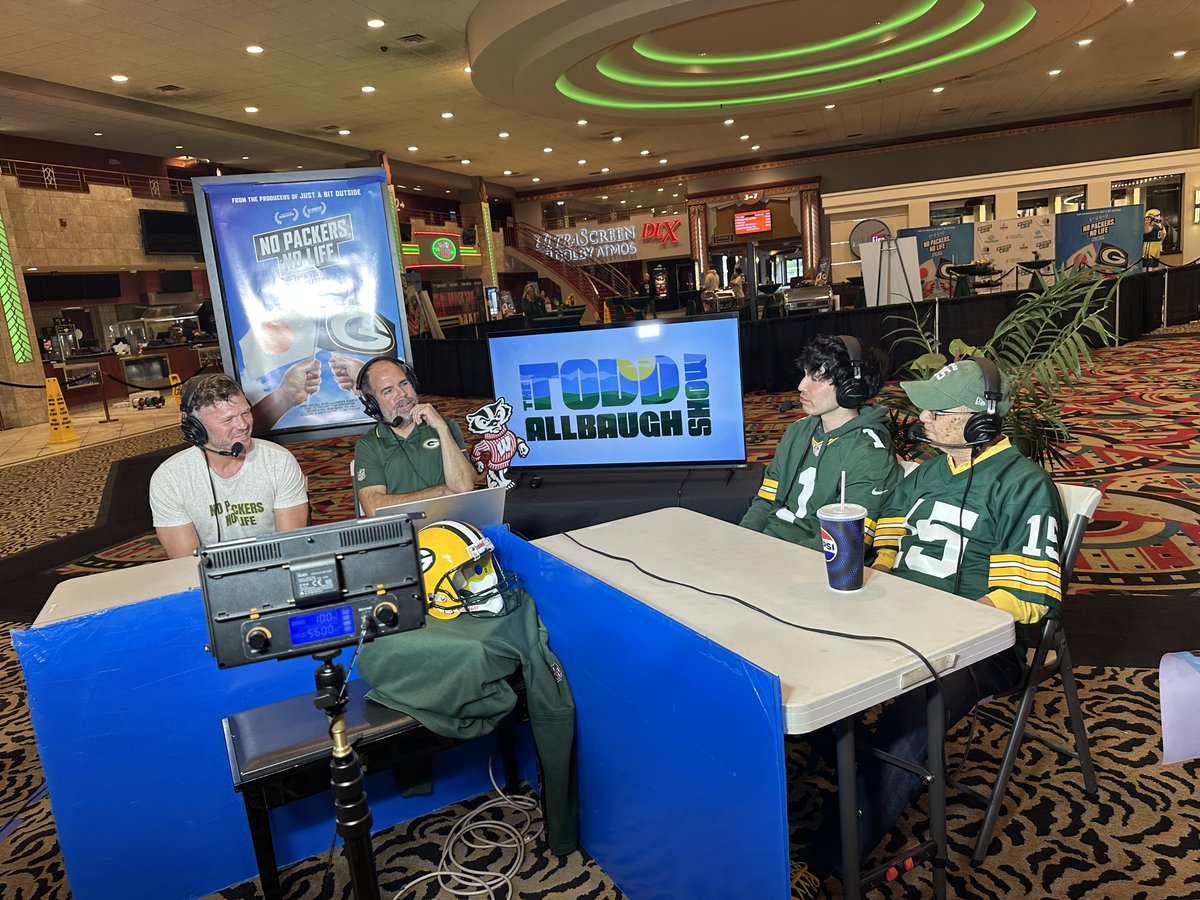 MarkKassWIAHOF's tweet image. Thanks to @toddallbaugh and @CivicMediaUS for the live broadcast from world premiere of @nopackersnolife on Wednesday at @Marcus_Theatres in Brookfield. Such a fun movie that opens in theaters throughout Wisconsin on Friday. The crowd loved it last evening. @seanhanish