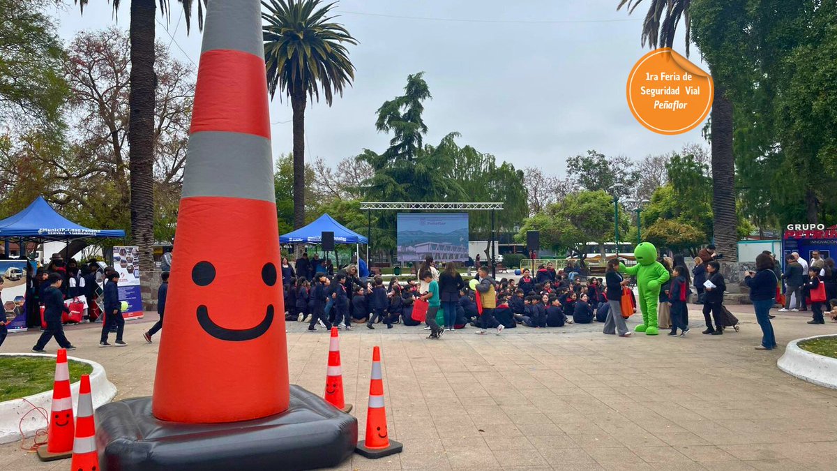 🟠 El Cono Vial no solo advierte. Educa, protege y representa. En la 1ra Feria de Seguridad Vial de <a href="/MuniPenaflor/">Muni Peñaflor</a> , se convirtió en símbolo de empatía y conciencia colectiva. 

Respetar un cono… puede salvar una vida. 

#SeguridadVial #Bitumix #ConoVial