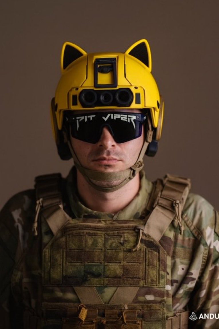 if you see an ice agent walking around chicago like this please mind your business i am collecting the $50k bonus