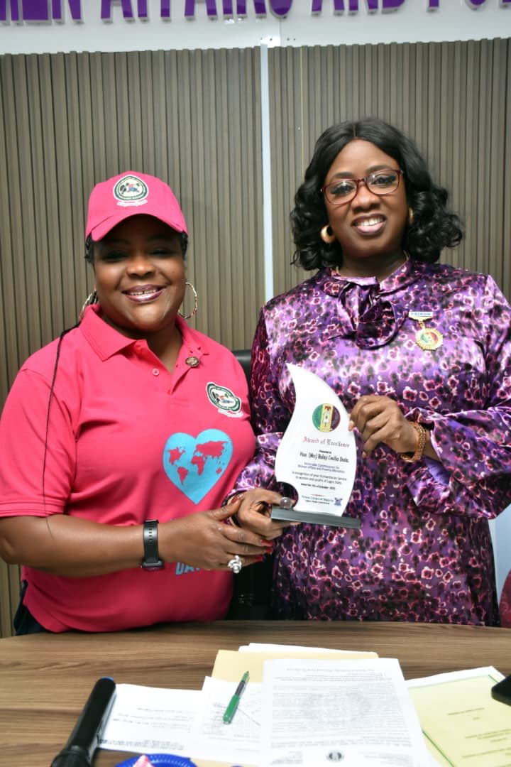 followlasg's tweet photo. PEACE CORPS OF NIGERIA SEEKS PARTNERSHIPS WITH WAPA ON YOUTH EMPOWERMENT

https://t.co/eJ94D4IQbr

@jidesanwoolu @drobafemihamzat @wapalagos @gbenga_omo @gboyegaakosile @LanreBajulaiye @BarrBimbola @Mr_JAGs @Riddwane
#AGreaterLagosRising 
#LASG https://t.co/nEZGI0PhmS
