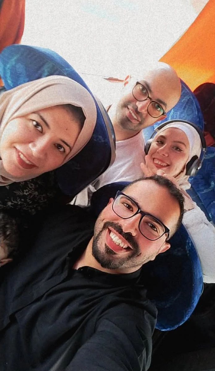 🛑 الموضوع من البداية لأي حد بيسأل :

● يوم 18/3/2023 الساعة الواحدة ليلا
جاءت هيئة تنفيذ الأحكام لـ "محمود" أخو أحمد زوجي، وقالوله: (عايزينك 5 دقايق)
 بكل هدوء نزل وراح معاهم علشان هو معندهوش حاجه يخاف منها

أخذوه علي قسم "الجمرك" رغم إن القسم اللي هو تابع ليه "منتزه تاني" ولما