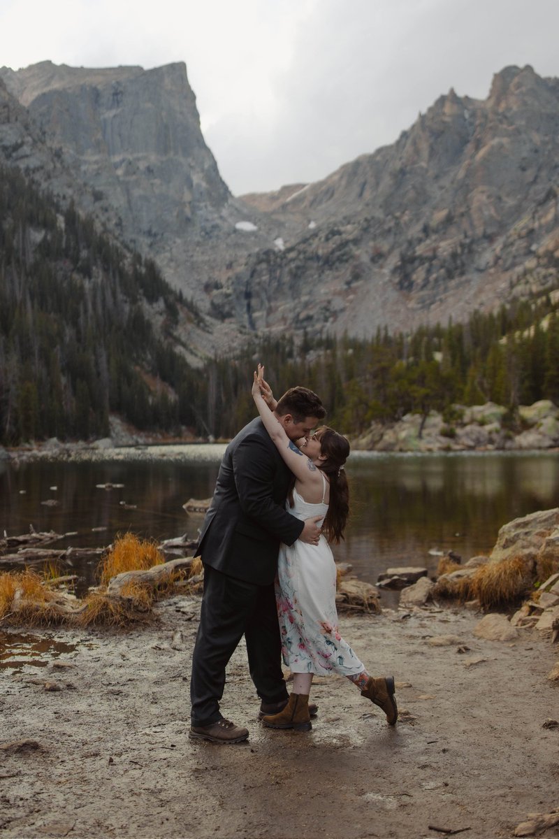 MaiyaDanny's tweet photo. Fell so hard I climbed up a mountain to marry him 💍 

📷:@beccacannonphoto https://t.co/Xzc5zpHGwI