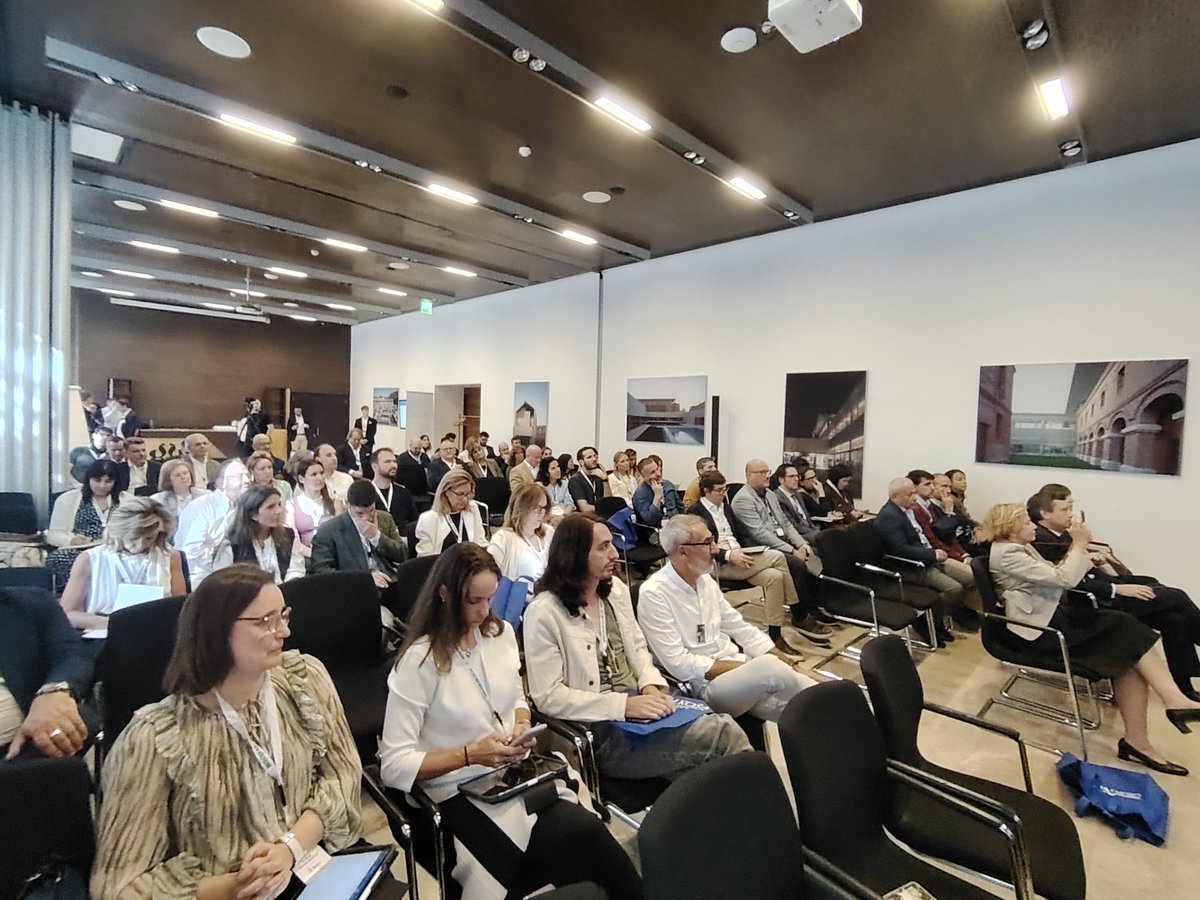 CICAE_Educacion's tweet photo. 🚀 Hoy en el IV Encuentro de Innovación de @CICAE_Educacion se han reunido 70 directivos y líderes educativos para explorar cómo la #IA transforma la educación con ponentes expertos y talleres sobre alfabetización en IA, formación ética y personalización del aprendizaje.
#CICAE https://t.co/qAEq0LdVCk