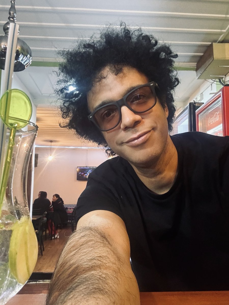 Julioescallon's tweet photo. Foto más antigua / Foto más reciente. Fue un lindo cumple ayer en Cuenca, Ecuador. Hoy iniciando este año peparándonos para función. Gracias a todos por los afectuosos mensajes. https://t.co/kF5ZaLqJQe