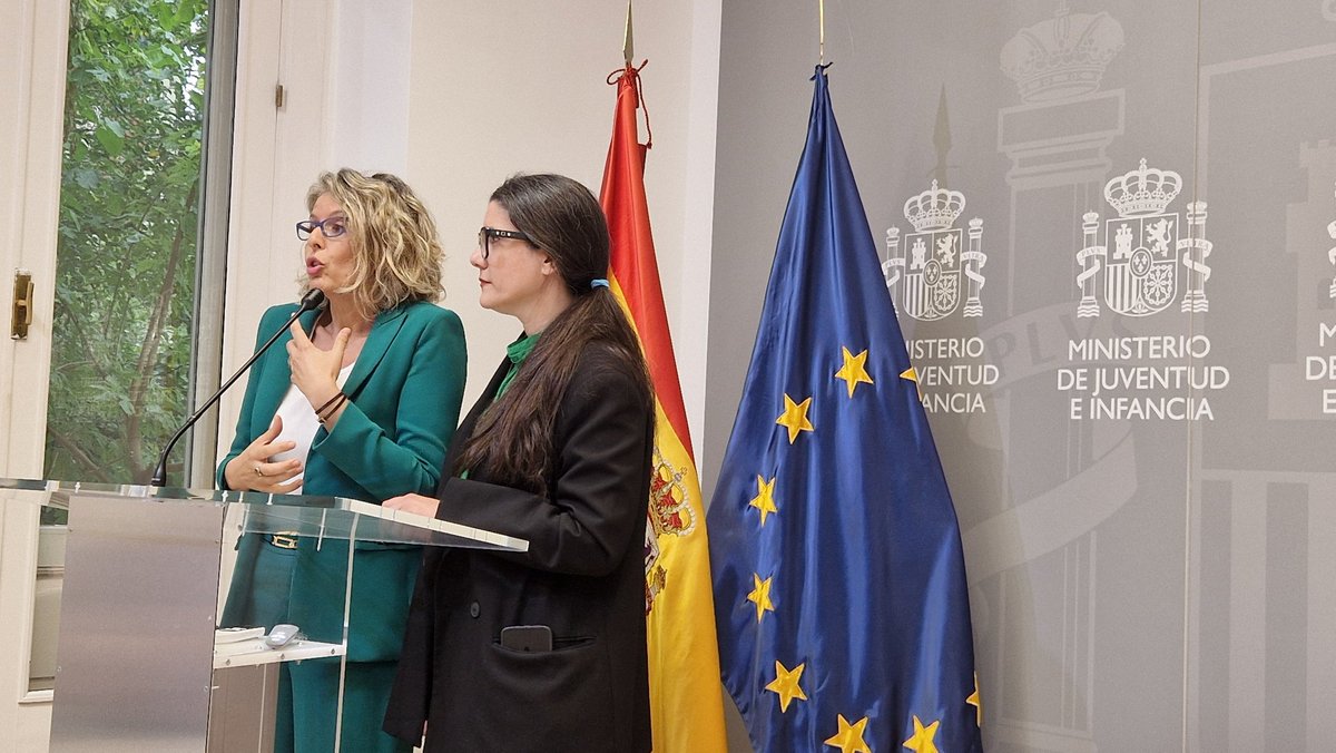 Hoy acompañamos a <a href="/DianaAlAzem/">Diana Al Azem</a> y <a href="/MiriamAlAdib/">Miriam Al Adib</a> en la presentación de su libro #CuandolaCigüeñaEmpezóAVerPorno, una herramienta útil para educar en un mundo atravesado por las pantallas