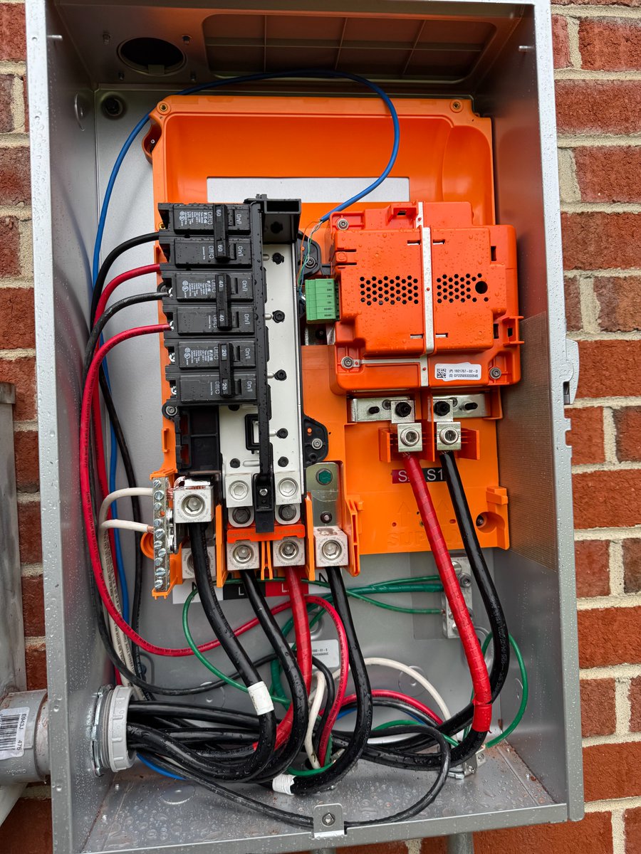 RumosChem's tweet photo. Successful installation of the Tesla Powerwall with Expansion Unit, providing reliable energy storage and seamless backup power for our client in Marshall, VA.

#teslapowerwall #EnergySavings #solarenergy #cleanenergy #sustainableliving #batterybackup