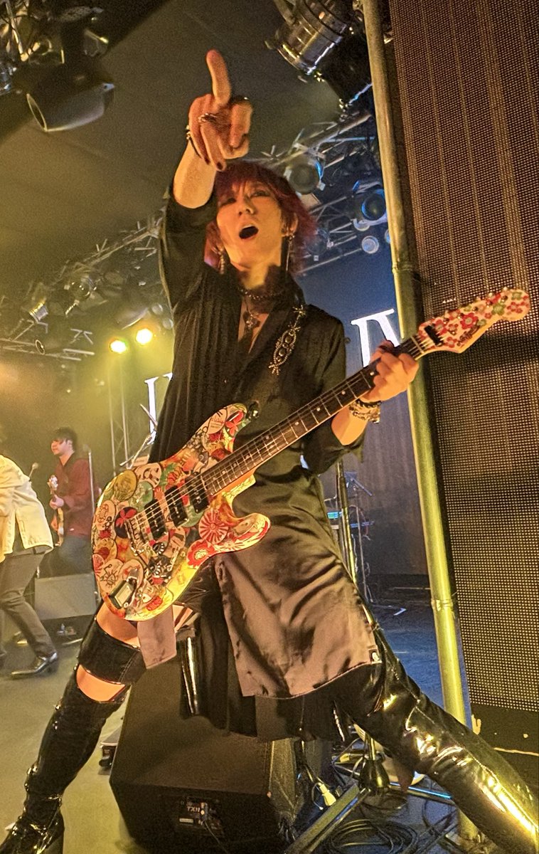 emichin0302's tweet photo. LUNA RIVERの赤羽ReNYワンマンライブ行って来ました!
最前だったのでHARUTOさんから手渡しでピック頂きました😭嬉しい🥹
めちゃかっこよかったです🥰
タムタムさんのボーカルめちゃ隆一様っぽくて、歌唱力凄っ😱てなりました🫶
#LUNA RIVER
#HALUTO
#たむたむ
#haru https://t.co/GYWkt1vrlr