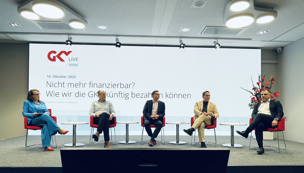 GKV_SV's tweet photo. Es diskutieren: @rebbybeere, @janoschdahmen, Oliver Blatt @TinoSorge umd @Dr_Pantazis über „Nicht mehr finanzierbar? Wie wir die GKV künftig bezahlen können.“ #GKVLive #Finanzierung https://t.co/zbUodm4xBG