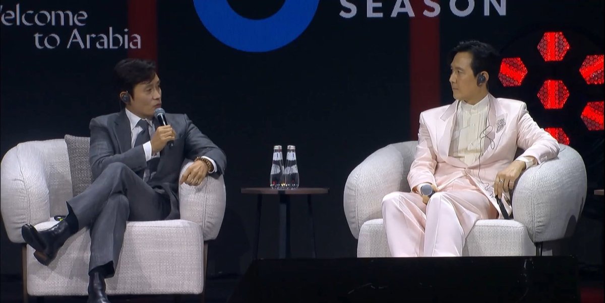 seeing them together again gives me a thousand years of life.... ✨💖✨💖

#LeeJungJae #LeeByungHun