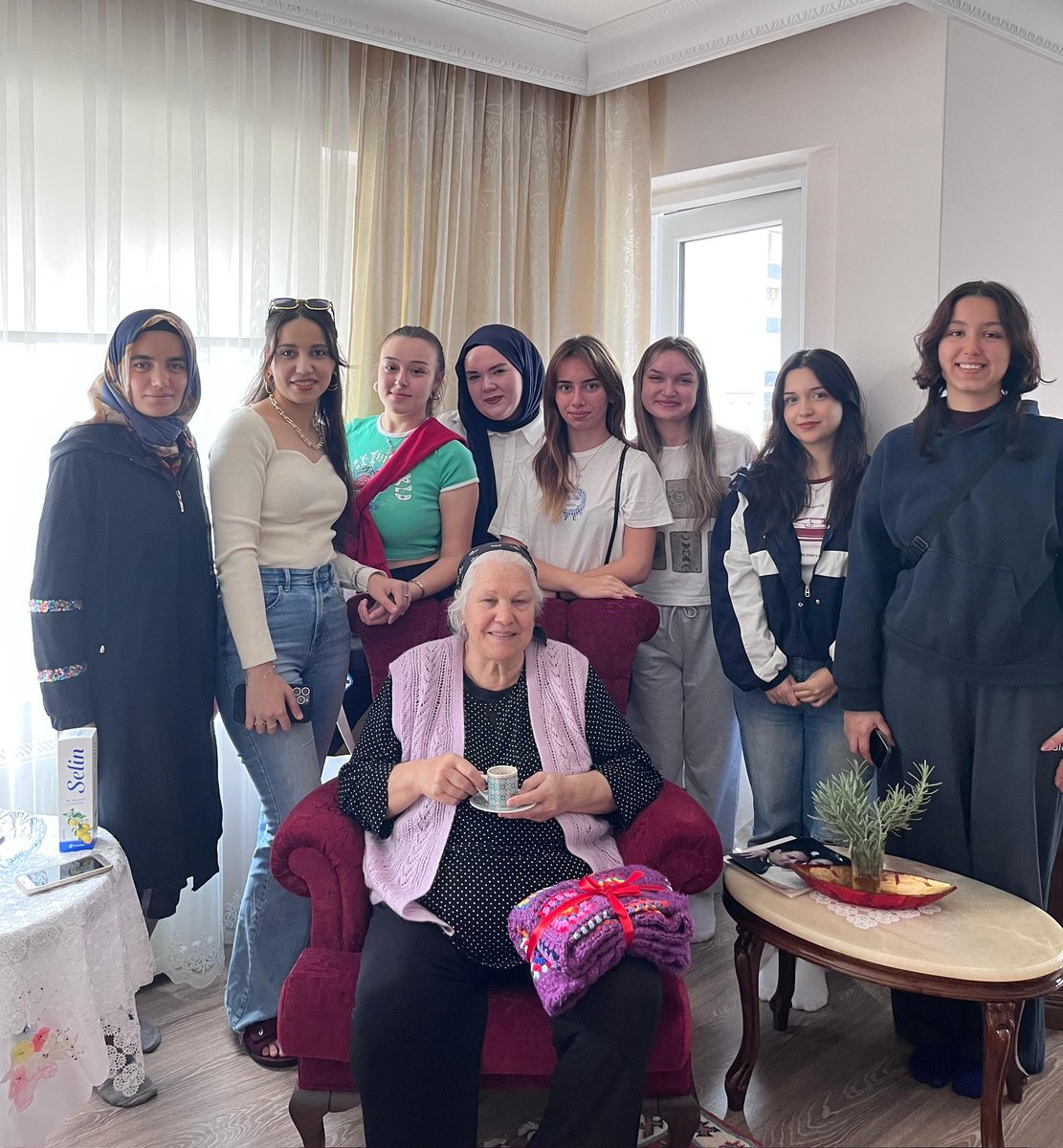 Uluşehir Yurdu öğrencilerimizden, Halime teyzelerine ziyaret🌺

#GSBYurtları