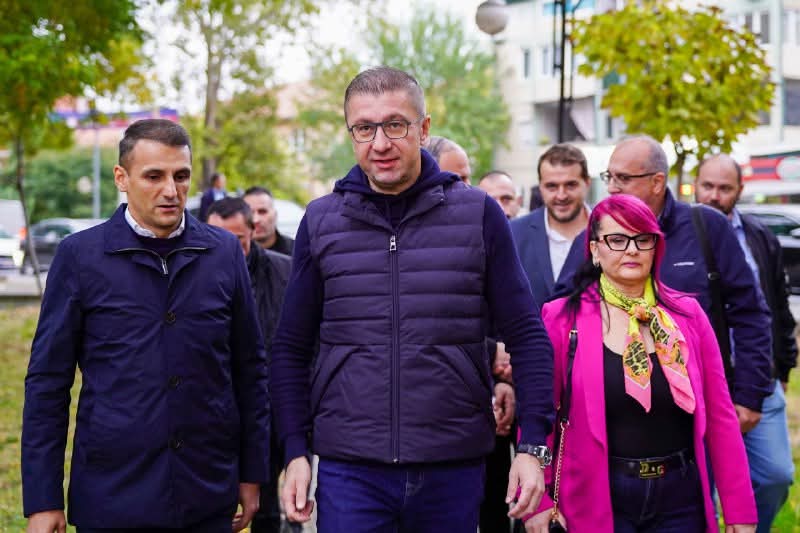 MickoskiHM's tweet photo. Нашата борба не е само за една општина, не е само за еден град. Нашата борба е за секое семејство, за секое дете што сака подобро училиште, за секој млад човек што сака работа и останува тука, домa. Нашата борба е за достоинството на секој еден граѓанин.

И затоа, оваа вечер ви велам изборот е наш, и тој избор ќе ја одреди иднината. Не се плашете од предизвиците, не се двоумете пред лагите, затоа што нашата сила е во тоа што сме исправени, чесни и што знаеме за што се бориме.

Ајде заедно да ја напишеме новата приказна на нашата татковина!

Поддржете ја советничката листа на ВМРО-ДПМНЕ и Коалицијата!

#ВистинскиотИзбор 9️⃣