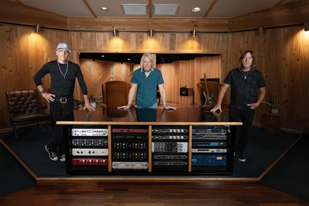 BLABBERMOUTHNET's tweet image. STEVE MORSE BAND Shares Music Video For 'TexUS' Featuring ERIC JOHNSON blabbermouth.net/news/steve-mor…