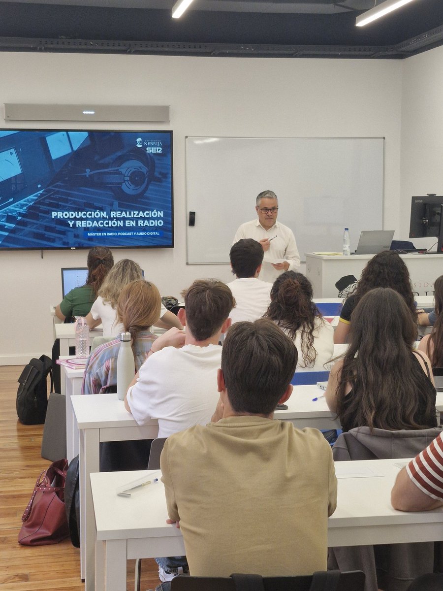 Imagina que quieres aprender a hacer #radio y <a href="/Casal/">Javier Casal</a> es tu profesor. En el #Masterderadio y #podcast de <a href="/Nebrija/">Universidad Nebrija</a> y <a href="/La_SER/">Cadena SER</a> es lo más normal del mundo. ☺️ Aprendemos haciendo con los mejores.
<a href="/FcaNebrija/">Facultad de Comunicación y Artes de Nebrija</a>