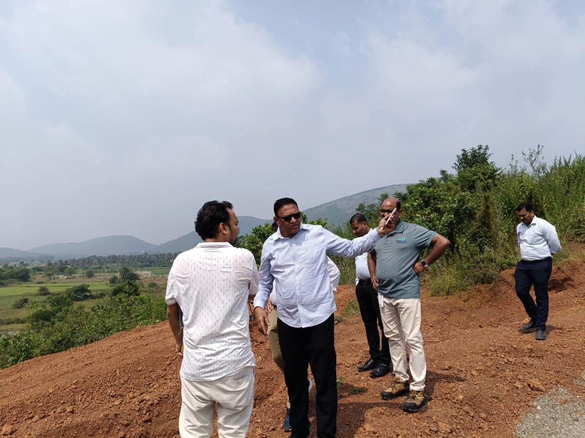 iamdmkrishna's tweet image. Visited the AIPH University, Bhubaneswar new campus to review the construction work status. 

#krishnavikash #kvgi #aiph #aiphuniversity #bhubaneswar