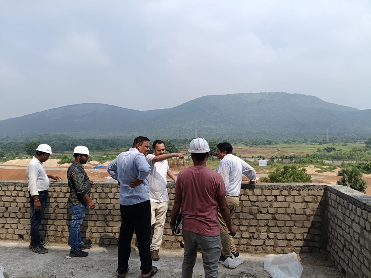 iamdmkrishna's tweet image. Visited the AIPH University, Bhubaneswar new campus to review the construction work status. 

#krishnavikash #kvgi #aiph #aiphuniversity #bhubaneswar