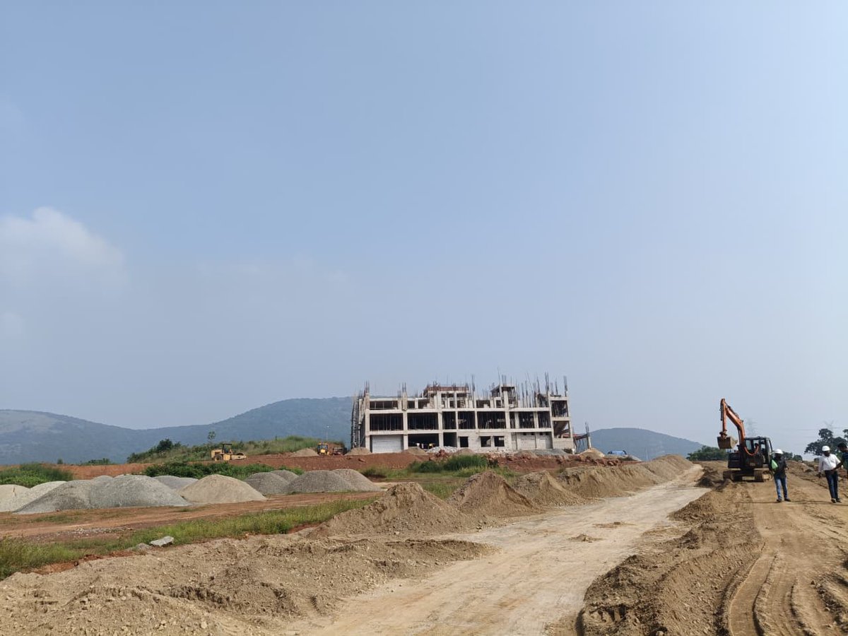 iamdmkrishna's tweet image. Visited the AIPH University, Bhubaneswar new campus to review the construction work status. 

#krishnavikash #kvgi #aiph #aiphuniversity #bhubaneswar