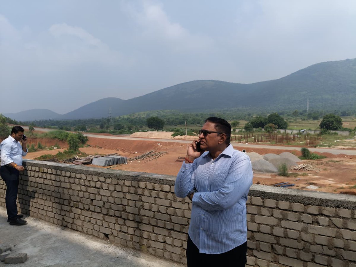 iamdmkrishna's tweet image. Visited the AIPH University, Bhubaneswar new campus to review the construction work status. 

#krishnavikash #kvgi #aiph #aiphuniversity #bhubaneswar