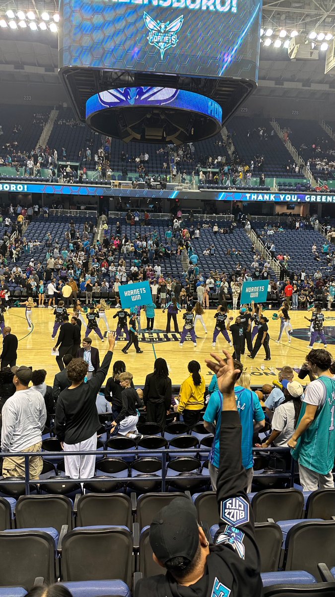 PlantBasedNe's tweet image. The Hornets vs Grizzlies game was so fun! Go Team! Them boys was really balling!
