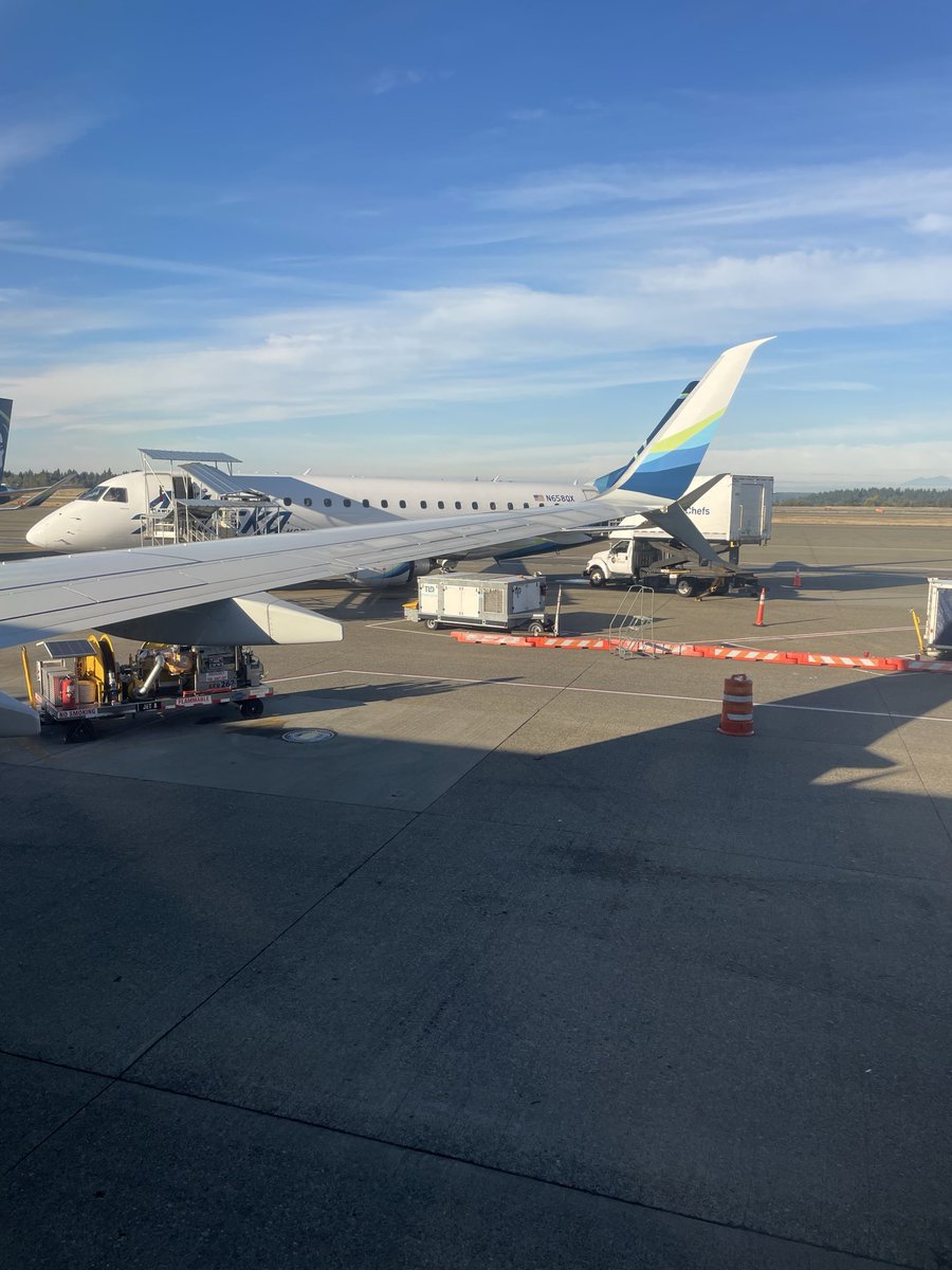 gedokawa's tweet photo. 昨日シアトル入りして、アラスカ・フェアバンクス行きの機内なう。ついにアメリカ50州踏破ということでワクワしております。 https://t.co/ymjw2m9S1p