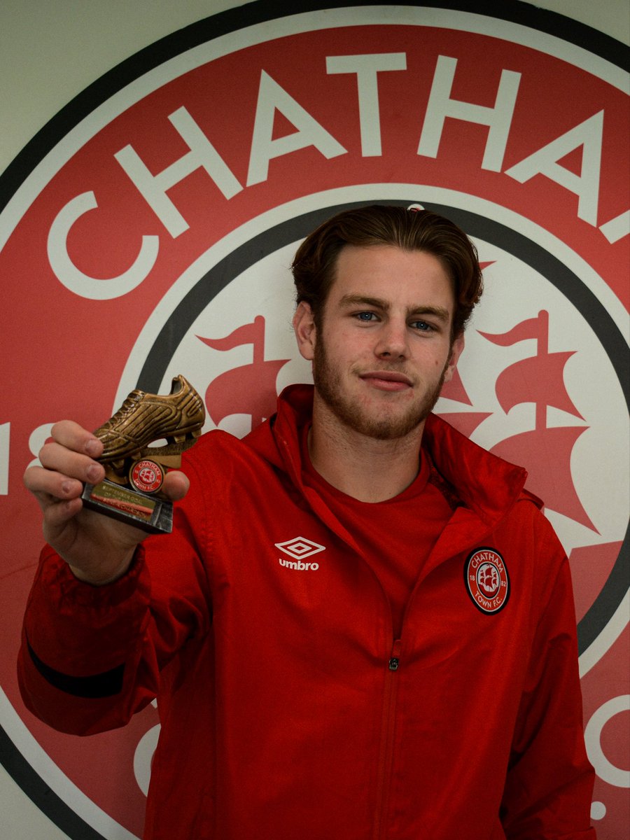 𝙂𝙊𝘼𝙇 𝙊𝙁 𝙏𝙃𝙀 𝙈𝙊𝙉𝙏𝙃 ⚽️

Was there ever any doubt? <a href="/RichardsonSene/">Sam Sene-Richardson</a> collects the award for September with his outrageous strike against Cray Valley PM! 🚀

🔴⚪️⚫️ #UpTheChats