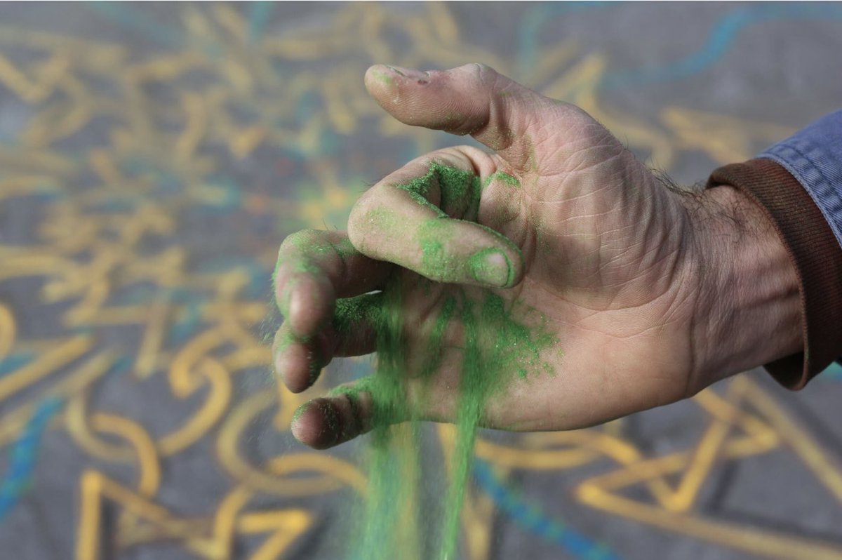 JoeMangrum's tweet image. I’m honored to be part of Dear New York, a landmark public art installation by my longtime friend Brandon Stanton of Humans of New York.
Over the years, Brandon has photographed me and my sand paintings many times — from our first meeting in Washington Square Park to now seeing…