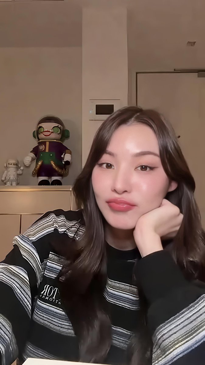 WhaleinGin's tweet image. phi pook's reaction to ciize's cover
she's so proud of her girl 🤍🖤
#กระปุกไซซี #kapookciize