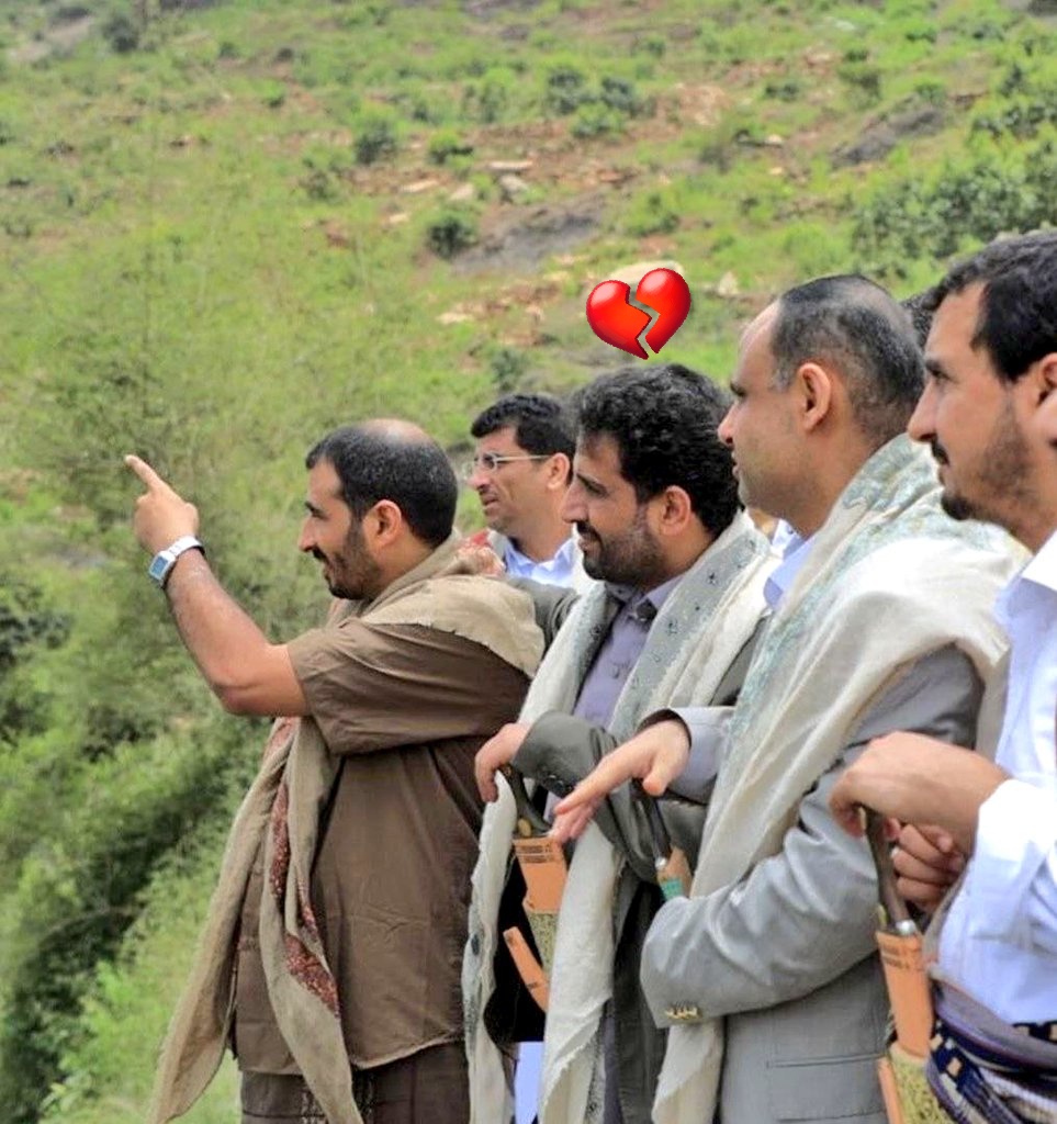 #الشهيد_الغماري
لم يكُن فقط رئيسًا لهيئة الأركان، بل كان قبلها ومعها هو المجاهد الإنسان.
فلا ترف في معيشته، ولا فخامة في موكبه، ولا تكبر في سُلطته. 

"سِيدي هاشم" اللواء الركن محمد عبد الكريم الغُماري... 
القريبُ من الجبهات، المُتابع لأدق التفصيلات.

ففي كل صاروخ له بصمات، وفي كل