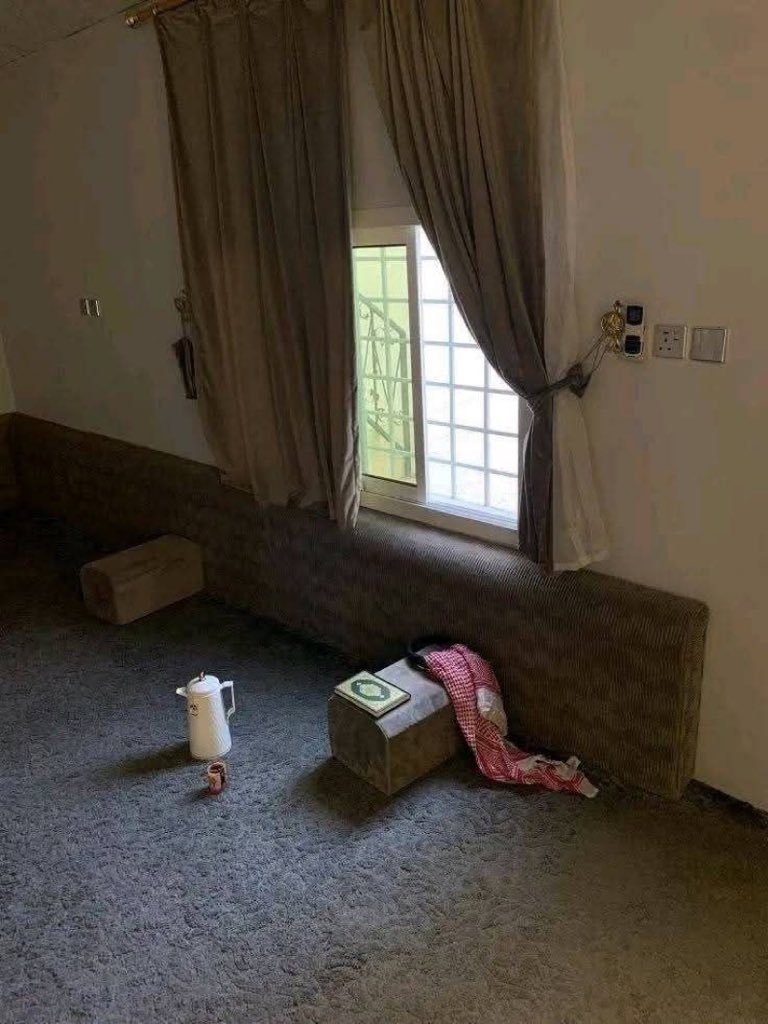 دور رضا ربك المعبود سبحانه 
ولا رضا الناس غايه منت مدركها

شاعر فقط ✍🏻