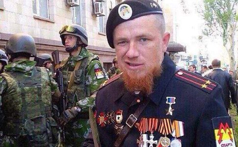 9 лет назад, 16 октября 2016 был ликвидирован один из самых конченных рашистских выродков, который лично расстреливал пленных украинцев – Арсен Павлов "Моторола". 
Жил как мразь, подох как мразь.
Вечной стекловаты.
Слава Украине