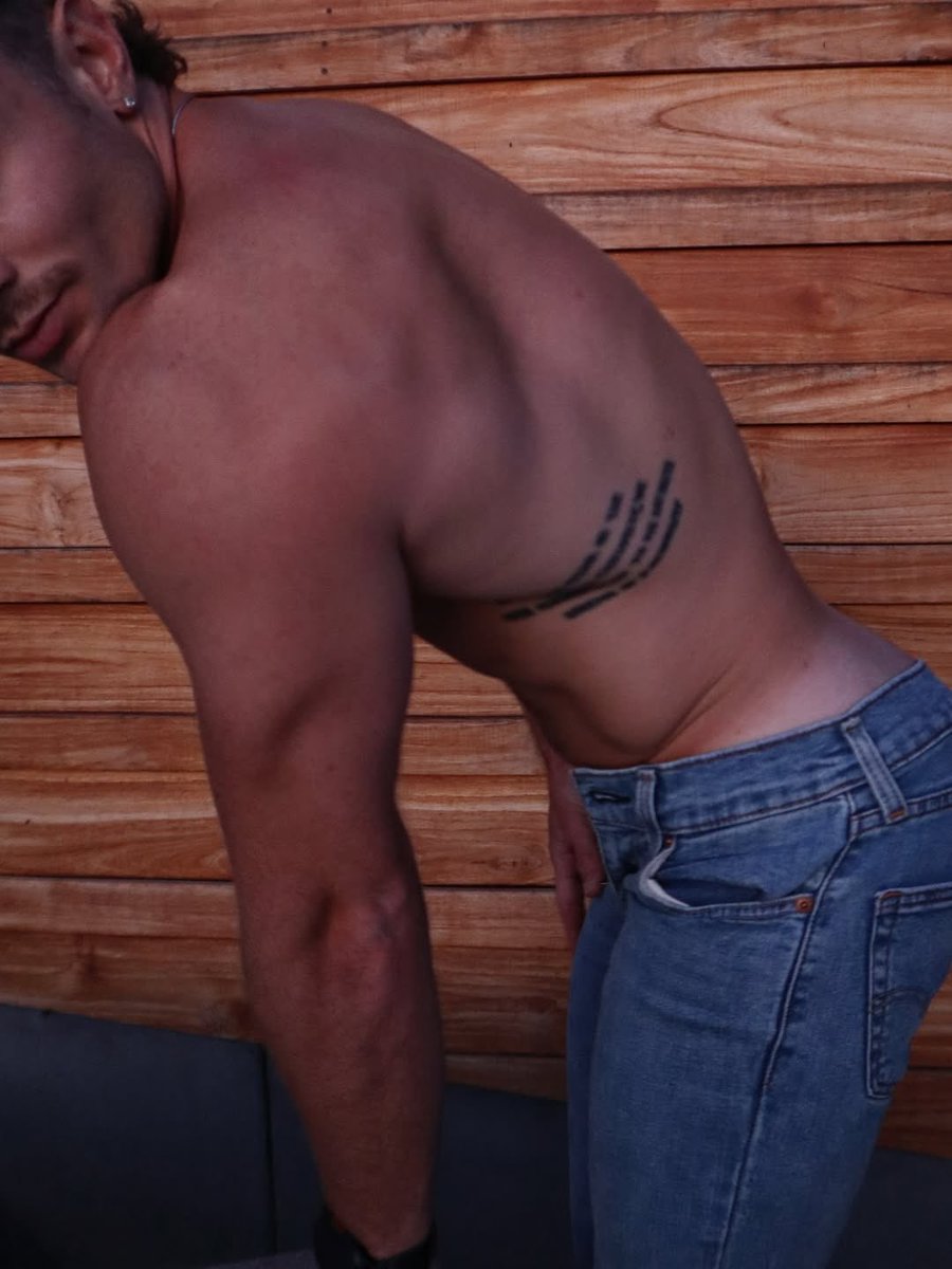 chadderbate's tweet image. RT if you like tan lines 😉

#gay #gaymuscle #gaymen #gayfitness #gaydude #gayfit #musclegay