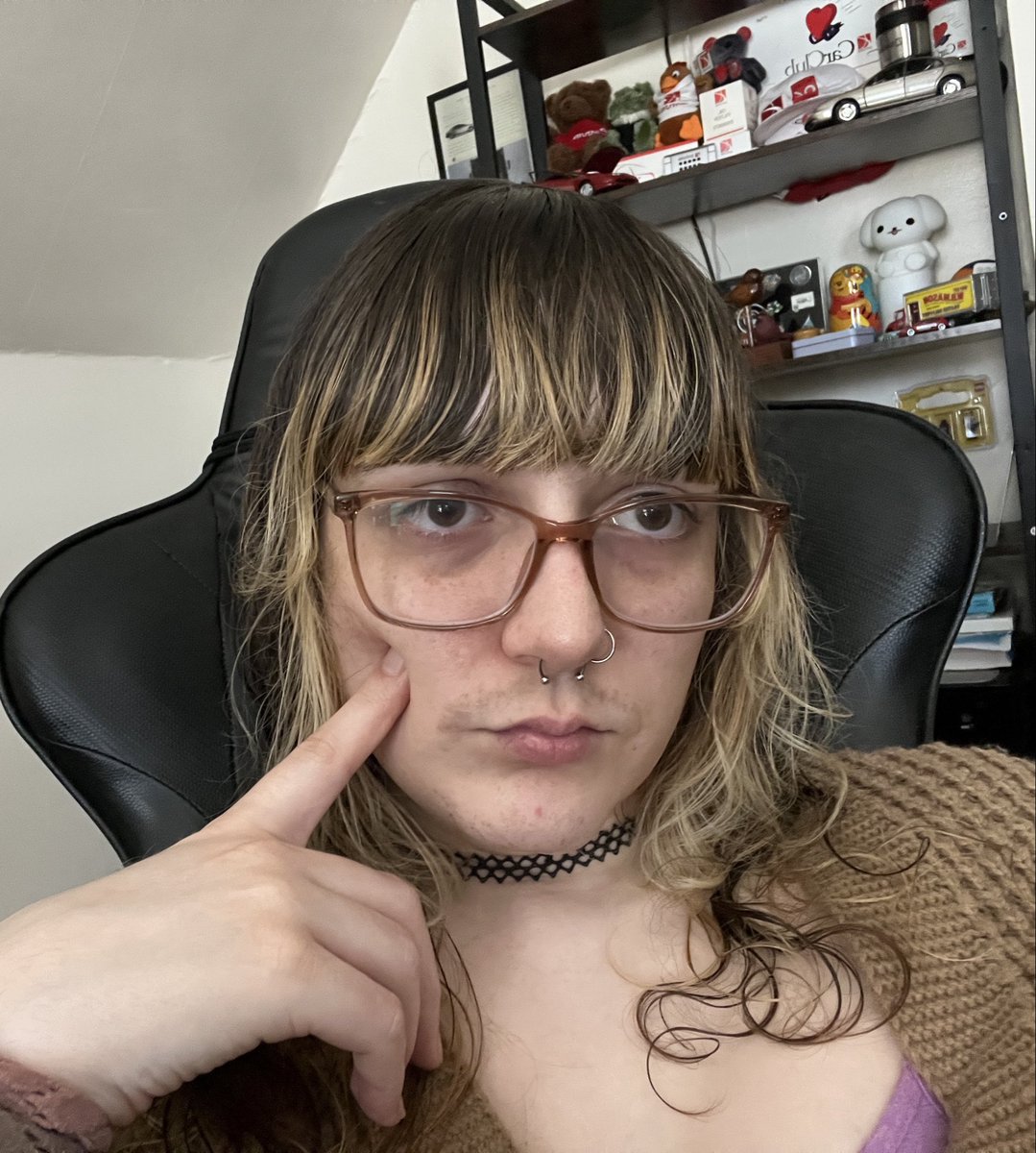 astersweet96's tweet photo. the bangs speak to me like the green goblin mask https://t.co/Aurx7dKTUn