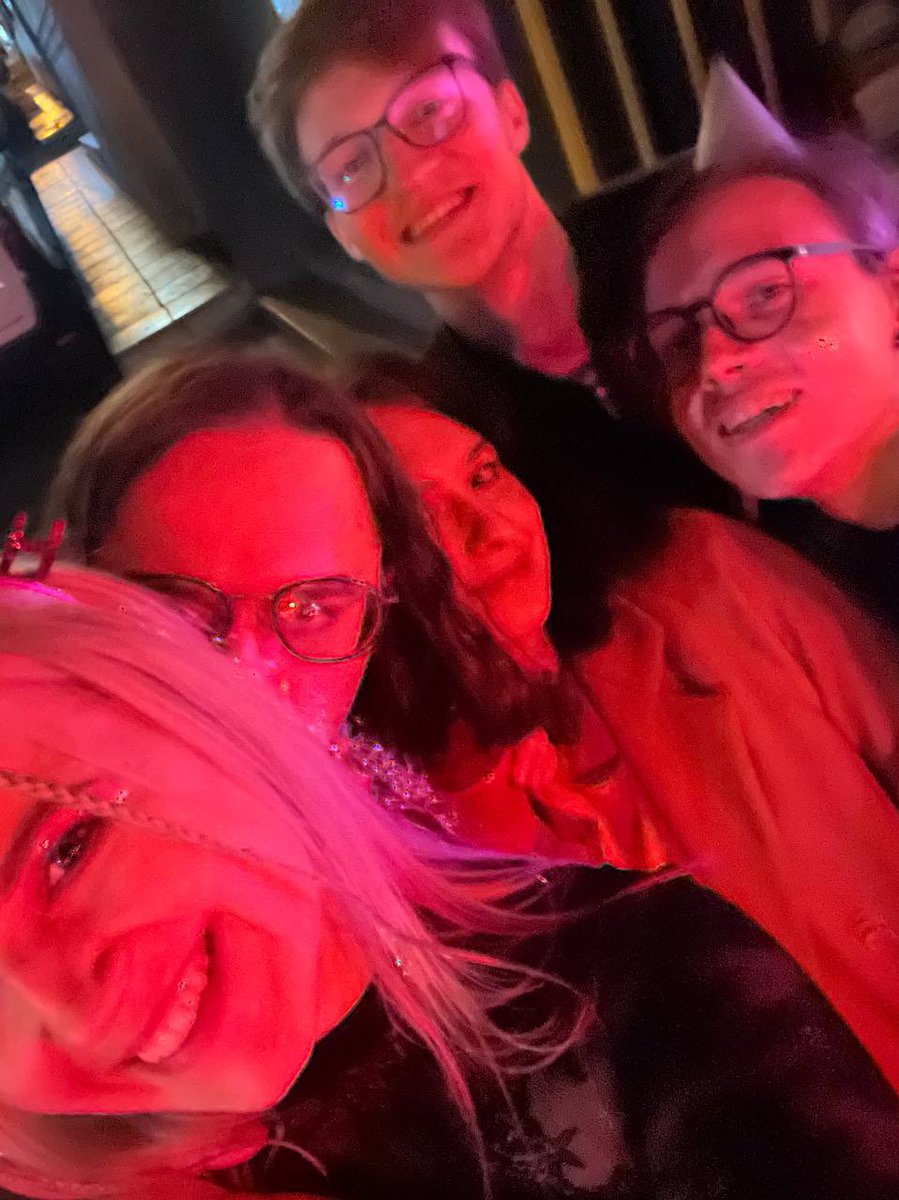 Это мы такие весёлые вчера др <a href="/foxlittle_99/">Lika ✨</a> праздновали