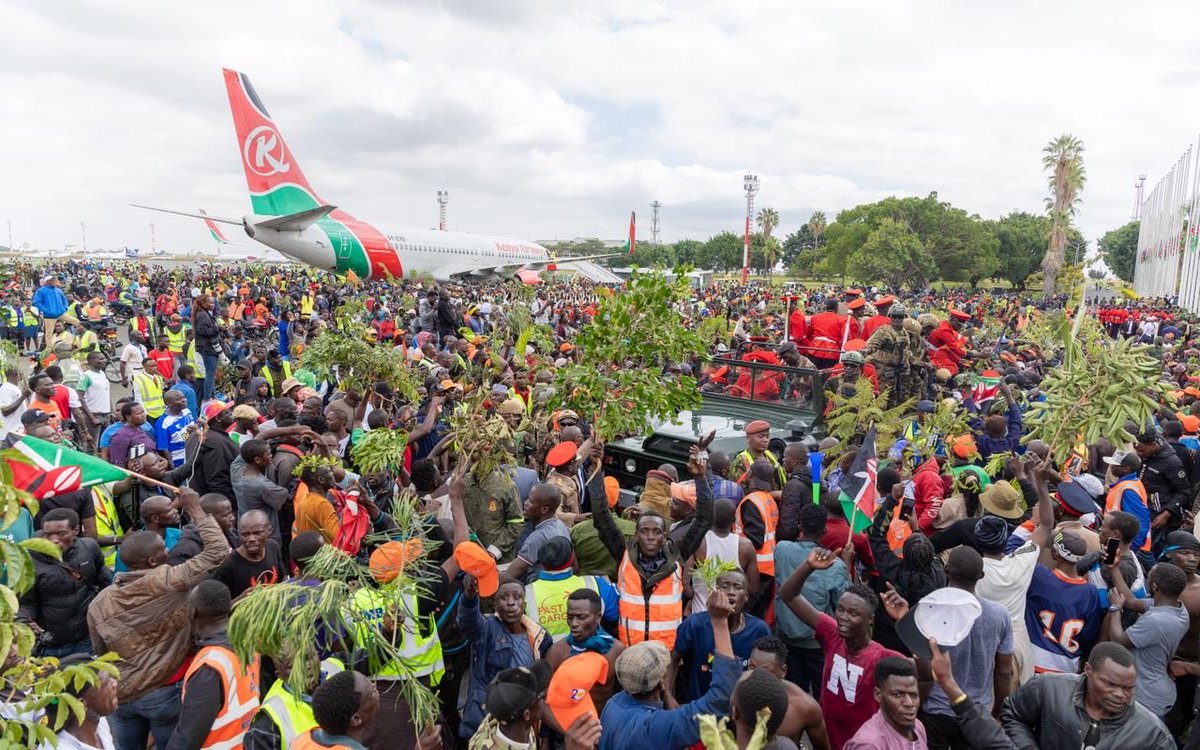 WilliamsRuto's tweet image. Standing among his people, I was deeply moved by the sea of faces - men, women, and children - united in grief, gratitude, and pride for a life that touched us all.