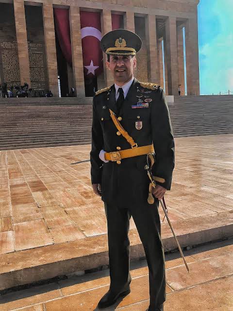 İstanbul 8. Asliye Ceza Mahkemesi ,kanunda belirtilen nedenlerden birini göstermeden , adli kontrol hükümlerinin neden yetersiz kalacağını göstermeden, Sn. <a href="/OrkunOzeller/">Orkun Özeller</a> ‘in tutukluluğunun devamına, mağdurun dinlenmesine gerek olmadığına karar vererek 12.11.2025 tarihine duruşma