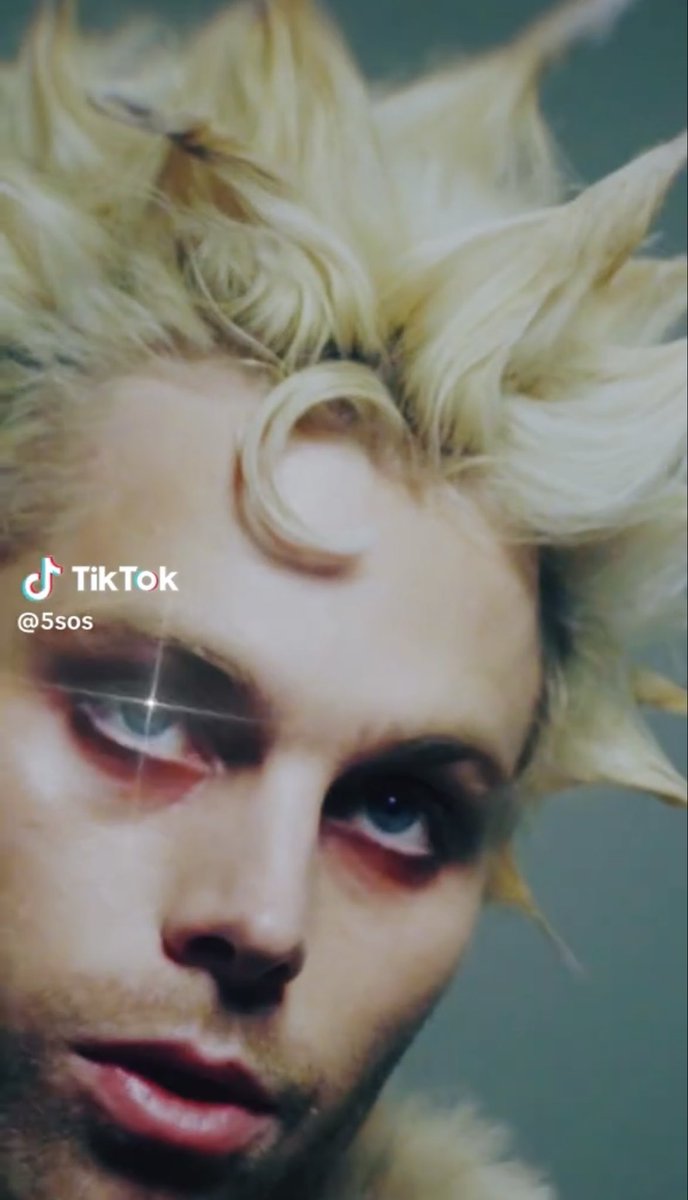 flatIinecth's tweet image. his eyes naturally do that btw