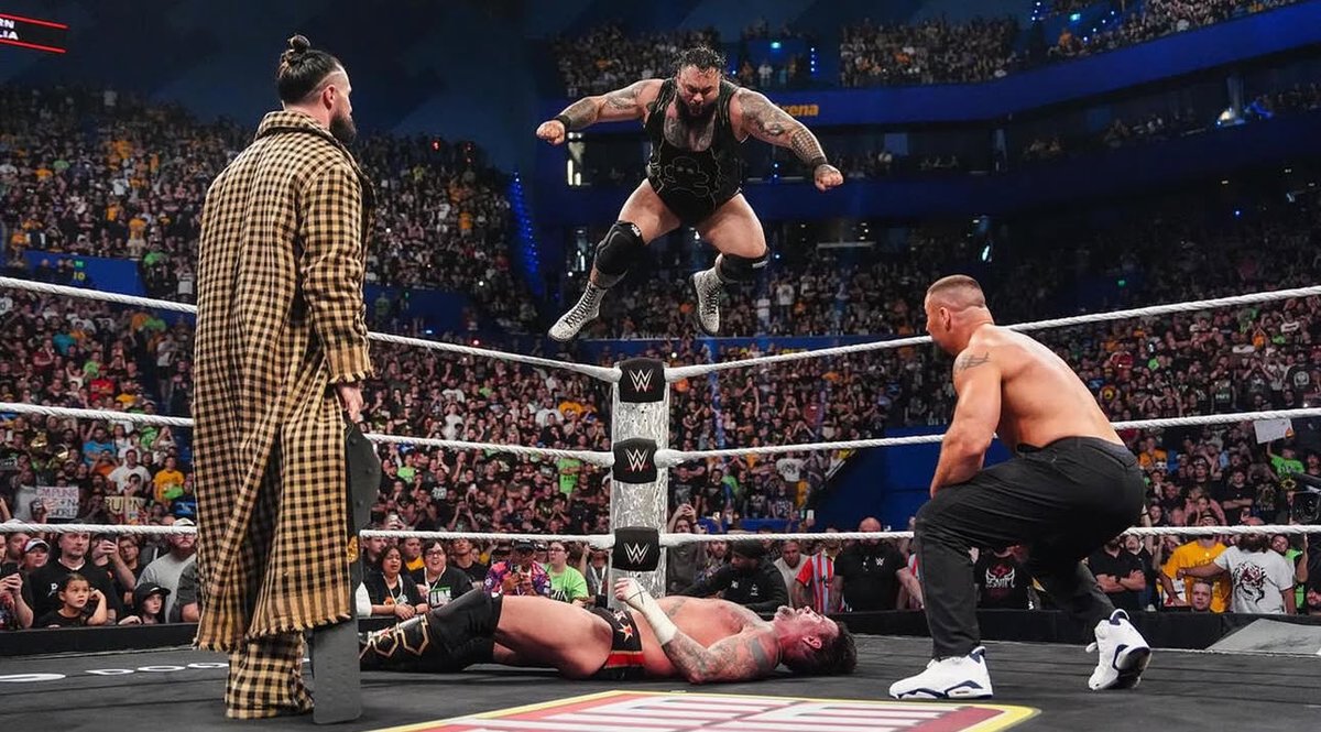 OnClobberTime's tweet image. It gives me great pleasure in knowing that Seth no longer has anyone to hide behind. It just means his time as champion is dwindling.