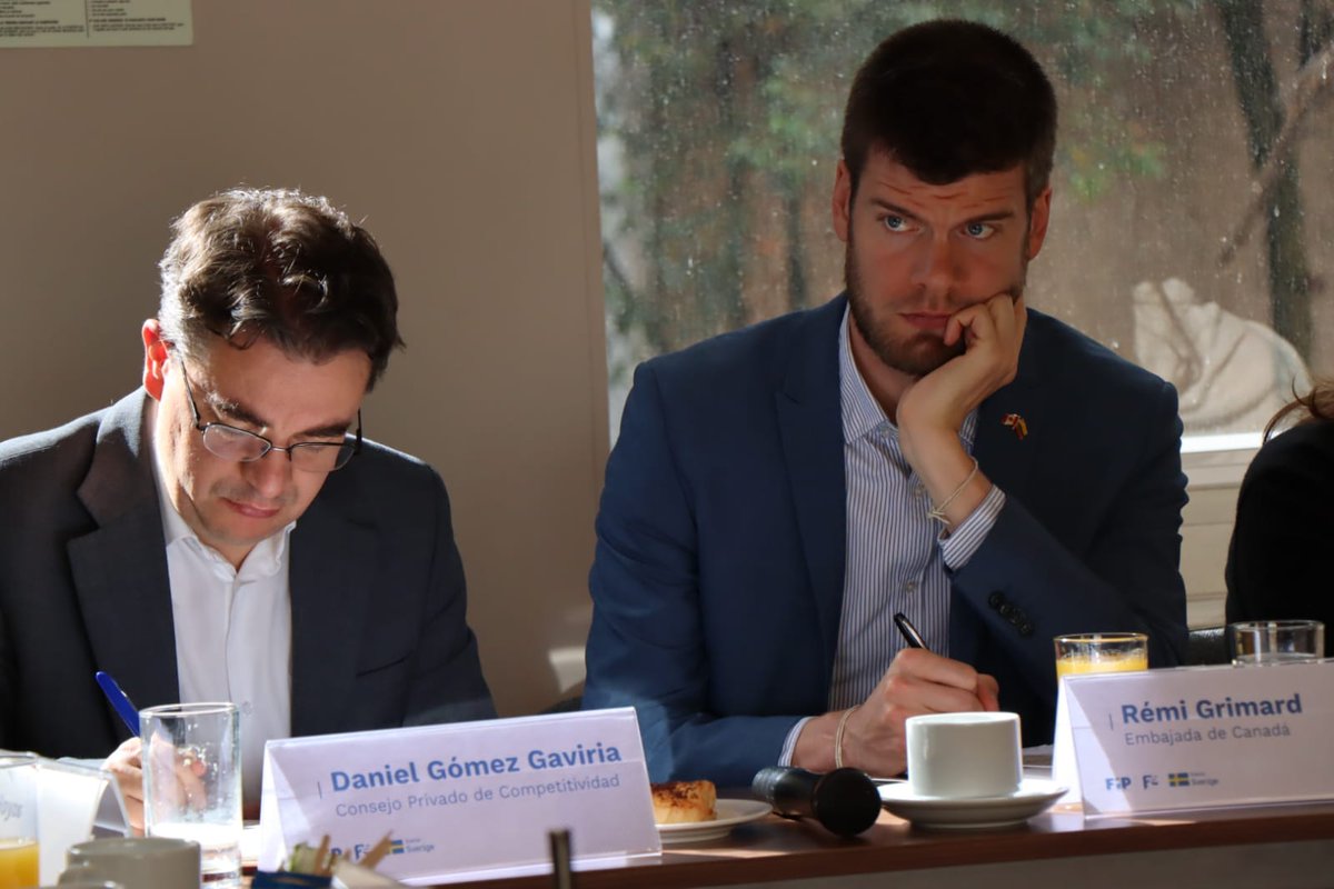ideaspaz's tweet photo. #SomosFIP| ¿Cómo entender la paz, la seguridad y el desarrollo en un conflicto que ya no es el mismo?

Desde @ideaspaz, con el apoyo de @SwedeninCOL 🇸🇪, realizamos una nueva sesión de la Mesa Empresas, Paz y Sostenibilidad, un espacio que impulsamos para reflexionar sobre el papel del sector empresarial en la construcción de paz.

Conversamos sobre cómo repensar estas agendas en un contexto marcado por violencias persistentes, economías ilegales y respuestas estatales fragmentadas.