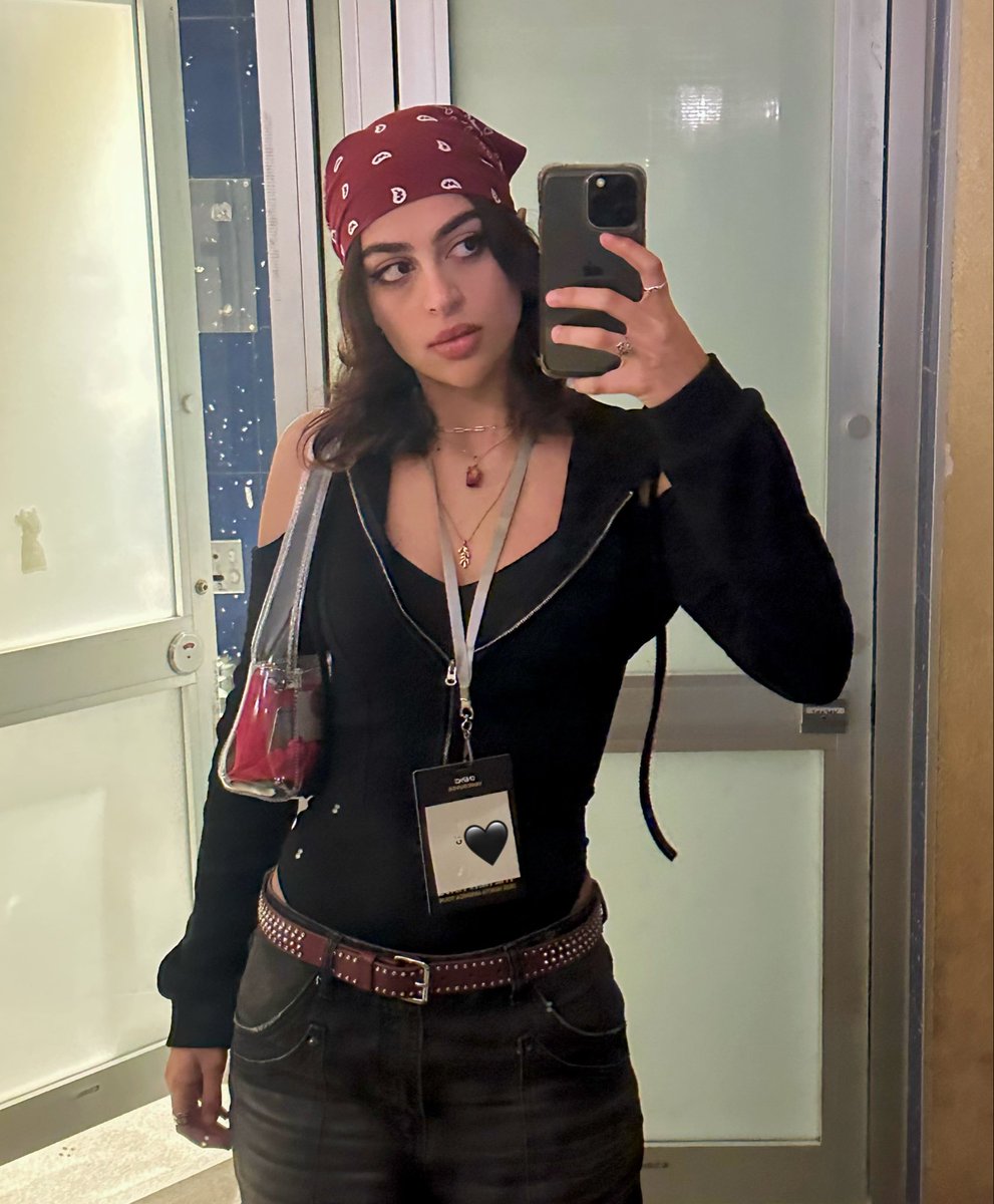 kingdomxcrow's tweet photo. i saw One Pact on tour and it was soooooo good and awesome https://t.co/JCkDY64IDD