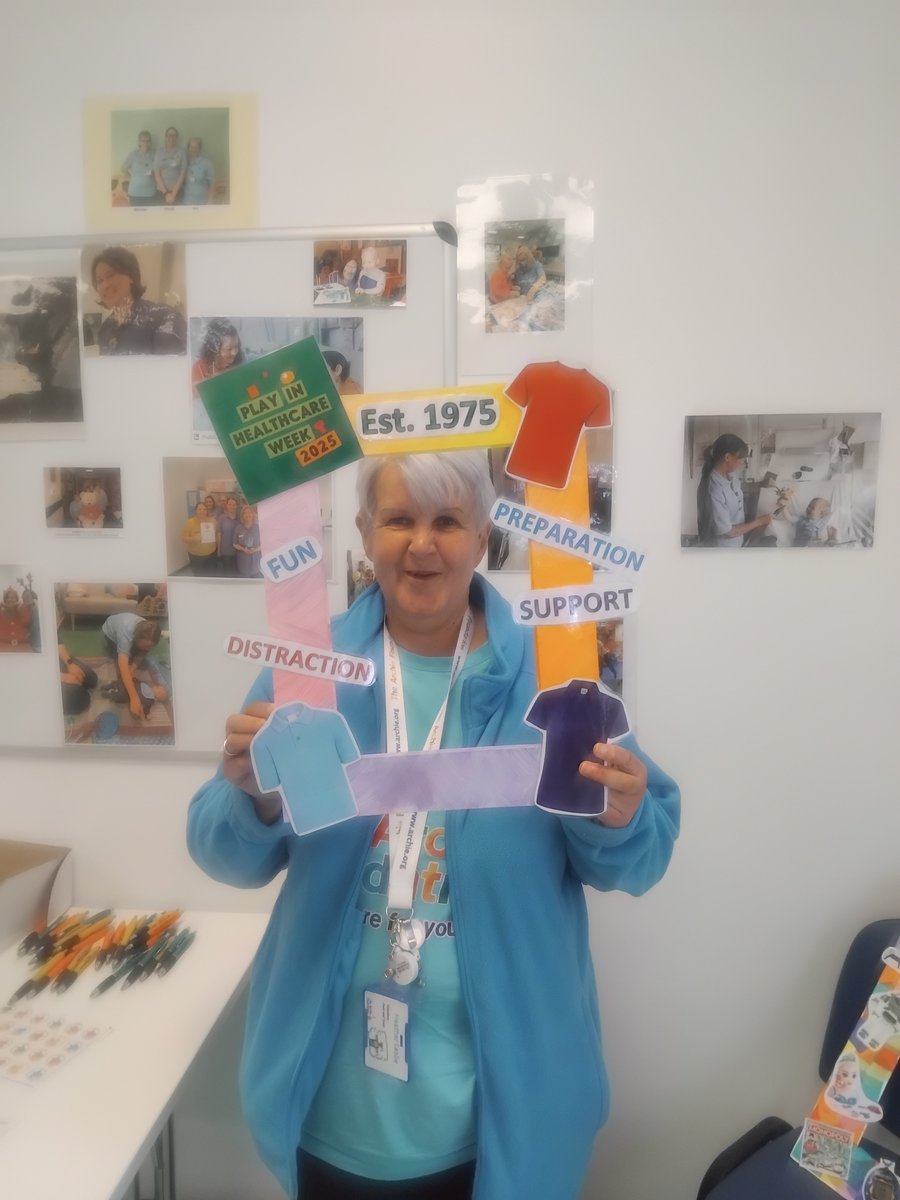 RACH_Playservic's tweet photo. Day 4 #playinhealthcareweek visit from some of The Archie Foundation volunteers and student nurses to learn more about the importance of play in hospital https://t.co/d7Ee2SSYBk