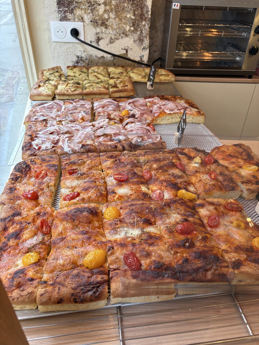 Les Tasters (@lestasters) on Twitter photo Je suis passé voir la nouvelle pâtisserie italienne Di Giu. Chef de resto et gastro . Paris Turin, pasticciotto, tiramisu façon pâte croûte, #pizza et #panettone levain ! Même des viennoiseries différentes…
instagram.com/p/DP1crSjCIxu/… Je suis passé voir la nouvelle pâtisserie italienne Di Giu. Chef de resto et gastro . Paris Turin, pasticciotto, tiramisu façon pâte croûte, #pizza et #panettone levain ! Même des viennoiseries différentes…
instagram.com/p/DP1crSjCIxu/…