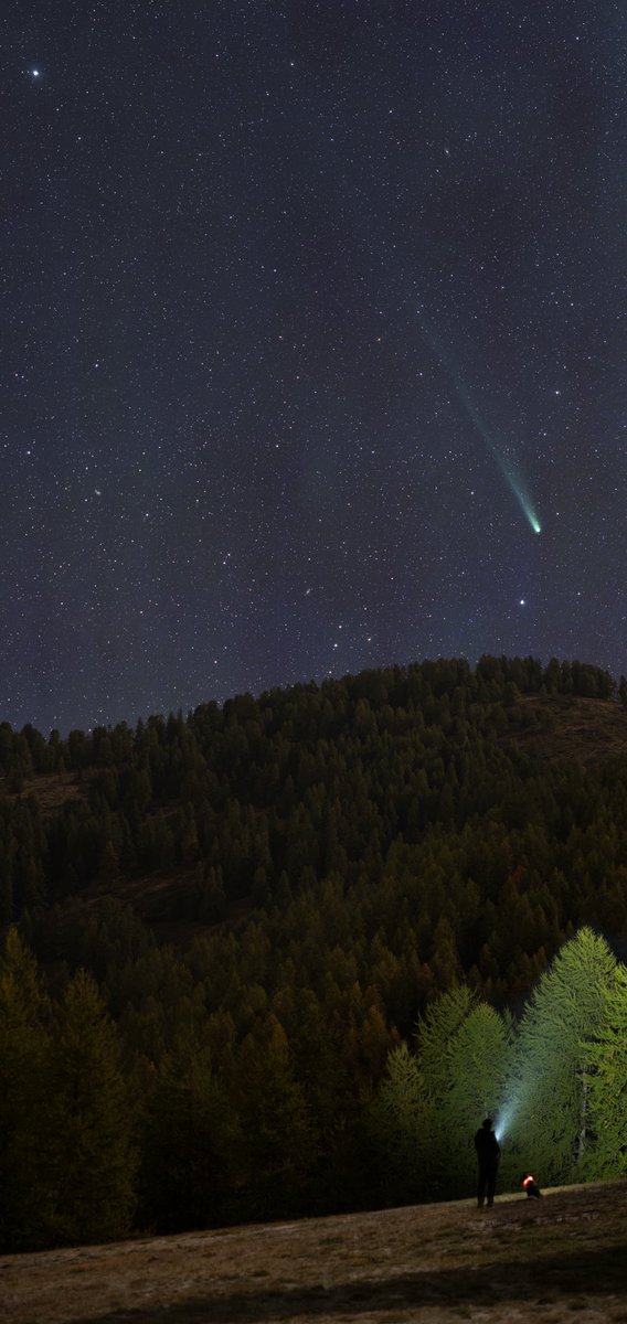 La comète C/2025 A6(Lemmon) vue depuis Beuil ce matin à 5h30.
60x30 secondes d’exposition 
#comet #astrophotography