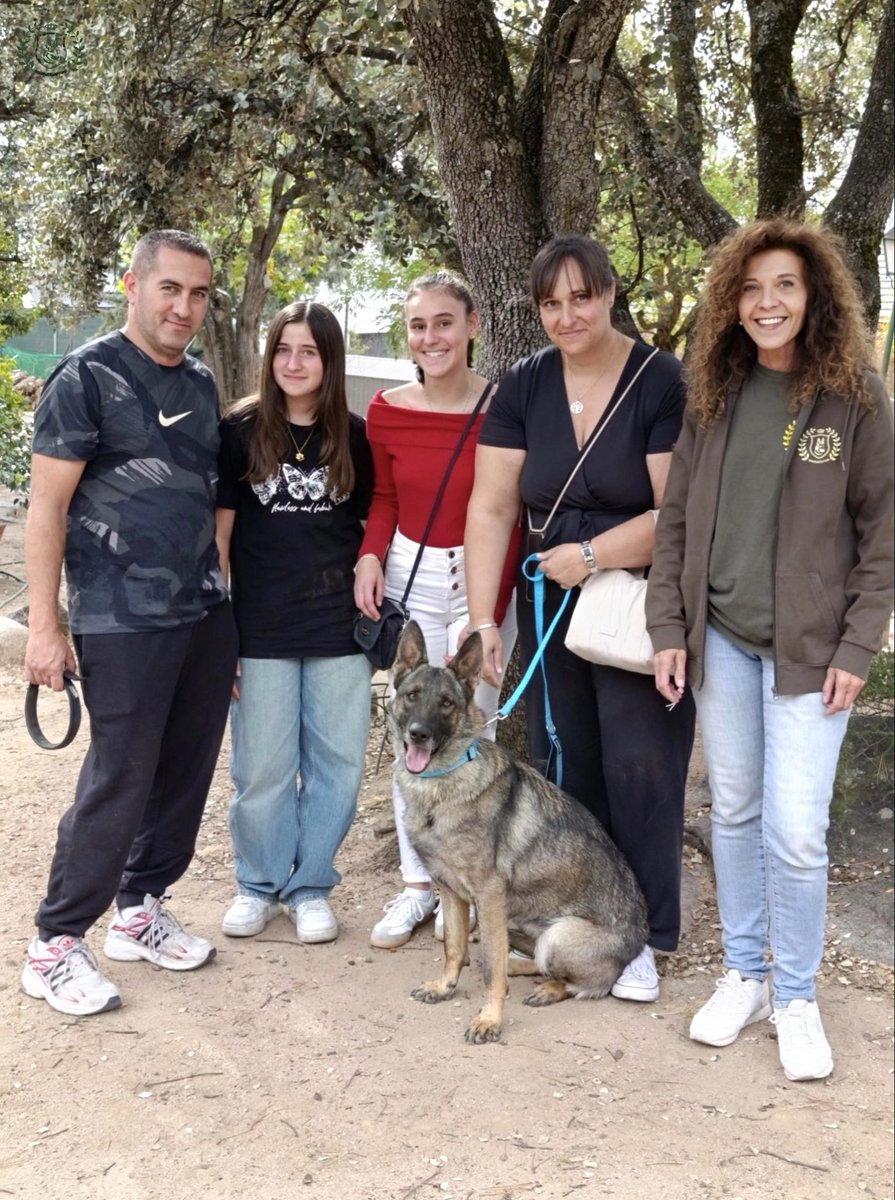 BENEMERITVM (@benemeritvm) on Twitter photo ¡Ahora sí que son familia numerosa! 𝐀𝐫𝐜𝐚 <a href="/EjercitoTierra/">Ejército de Tierra 🇪🇸</a> se suma al escuadrón femenino que reina en casa. Ya no hay marcha a atrás, el “girl power” tiene el mando (y el control remoto también). Aunque eso sí…🤣 ¡sabemos que tiene un rincón muy vip al lado de su papi! ¡Feliz ¡Ahora sí que son familia numerosa! 𝐀𝐫𝐜𝐚 <a href="/EjercitoTierra/">Ejército de Tierra 🇪🇸</a> se suma al escuadrón femenino que reina en casa. Ya no hay marcha a atrás, el “girl power” tiene el mando (y el control remoto también). Aunque eso sí…🤣 ¡sabemos que tiene un rincón muy vip al lado de su papi! ¡Feliz