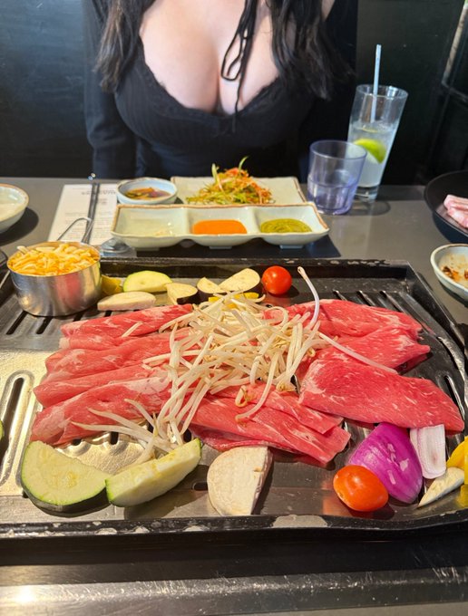 anyone hungry? https://t.co/LfeLD5DMGI