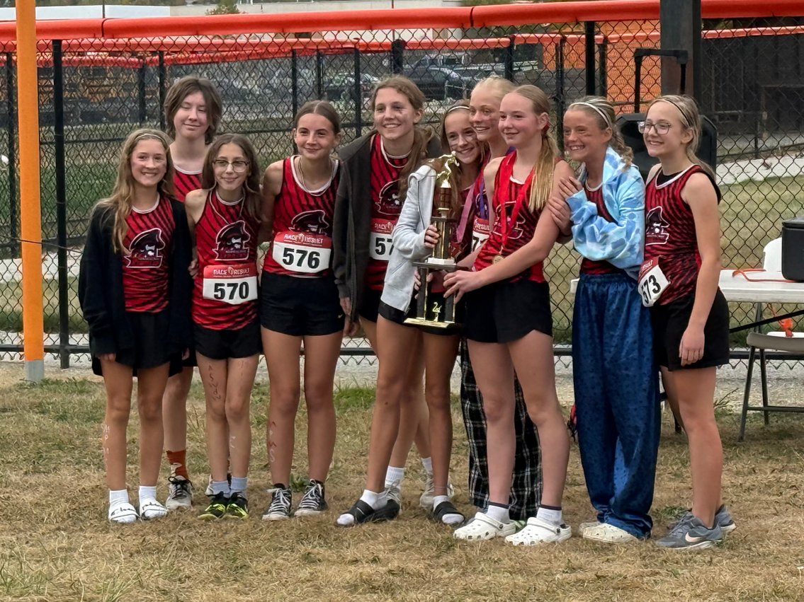 FWCommSchools's tweet photo. In the boys' team division, #MemorialPark came in 1st, #Blackhawk came in 2nd &
#Shawnee came in 3rd. For the girls', Blackhawk came in 1st, Memorial Park came in 2nd & #Towles came in 3rd. Congratulations Runners! #ItStartsWithYourSchools #MSAC #MiddleSchool #CrossCountry (3/3) https://t.co/TvFooYbGlP