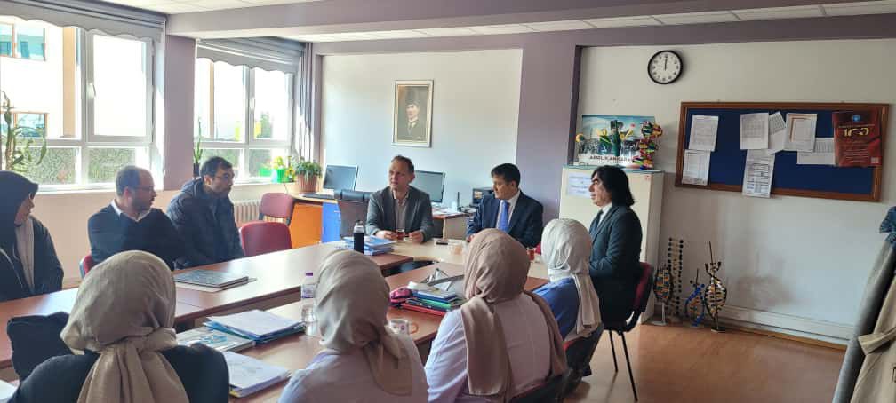 Kızılcahamam Çağatay Ortaokulu’nu ziyaret eden Kaymakamımız Sn. Nuri Mehmetbeyoğlu ve İlçe Milli Eğitim Müdürümüz Sn Cihangir Cantürk öğretmenlerimizle verimli bir “Öğretmenler Odası Buluşması” yaptı.
<a href="/tcmeb/">Millî Eğitim Bakanlığı</a> <a href="/Yusuf__Tekin/">Yusuf Tekin</a> <a href="/MemAnkara/">Ankara İl Millî Eğitim Müdürlüğü</a> <a href="/Murat4Kucukali/">Murat Küçükali</a> <a href="/ccanturk_/">Cihangir CANTÜRK 🇹🇷</a>