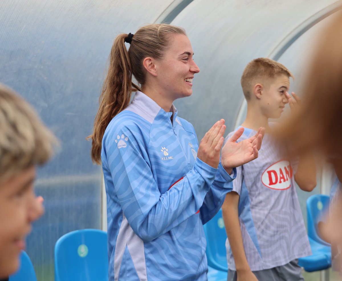 🤩 L’Anna Torrodà, jugadora de l’<a href="/RCDEFemeni/">RCD Espanyol Femení</a>, nova incorporació a l’staff de l’Infantil S13 A! 
👩‍🎓 Avui ha començat les pràctiques d’entrenadora amb l’equip dels nascuts al 2013.
🥳 A gaudir de #La21!
#RCDE #RCDEFem