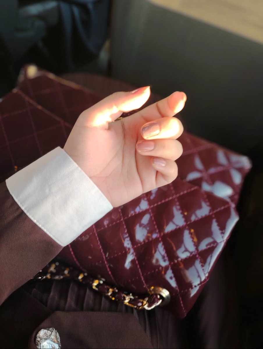 اليوم، حين أنظر خلفي، لا أرى وجعًا كما كنت، بل أرى امرأةً مختلفة،
تعلمت أن لا شيء يبقى كما هو،
وأن الفقد ليس خسارة، بل إعادة ترتيبٍ لقلبٍ نضج بعد كل
خيبة ..
🪽🕯️

 #١٦_اكتوبر