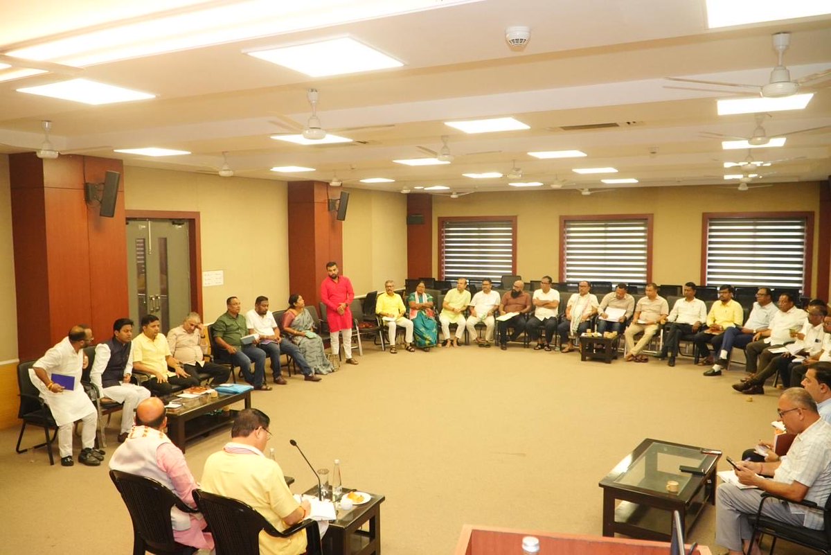 HarishD_BJP's tweet image. आज शाम असम भारतीय जनता जनता पार्टी प्रदेश पदाधिकारी वैठक में भाग में लिया !@blsanthosh