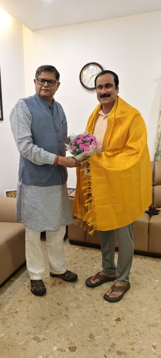 பாரதிய ஜனதாகட்சியின் தேசியத் துணைத் தலைவரும், தமிழ்நாடு சட்டப்பேரவைத் தேர்தல் பொறுப்பாளருமான <a href="/PandaJay/">Baijayant Jay Panda</a>  வைஜயந்த் பாண்டா எம்.பி. அவர்கள் சென்னையில் இன்று என்னை மரியாதை நிமித்தமாக சந்தித்து பேசினார்.