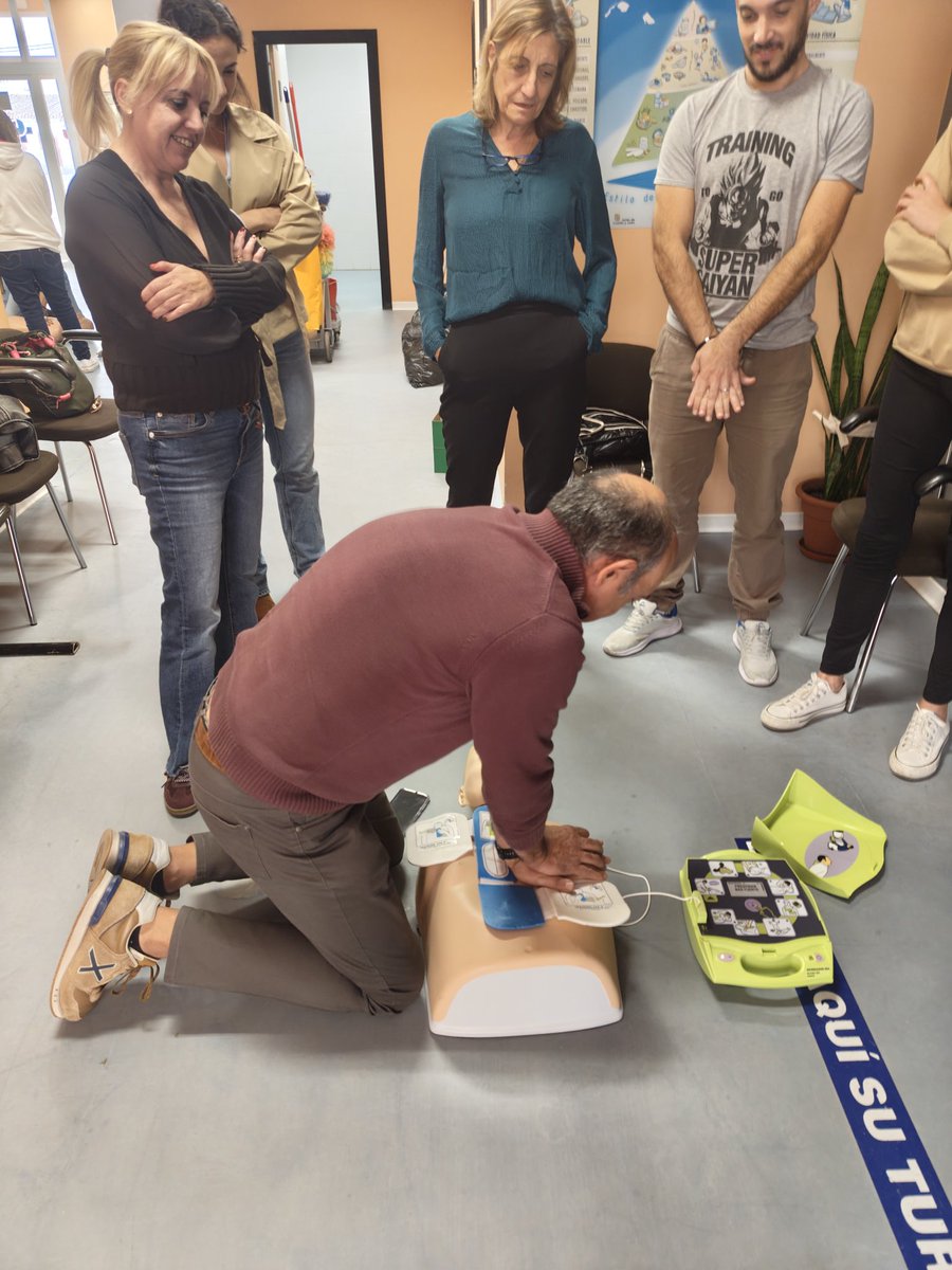 💓 Formación en #RCP en Villoria
El Centro de Salud de Villoria ha impartido un curso práctico de reanimación cardiopulmonar a profesorado, entrenadores y voluntarios locales.
Casi 50 participantes aprendieron maniobras básicas y uso del desfibrilador.
Aredita @IBSAL_SALAMANCA 👏